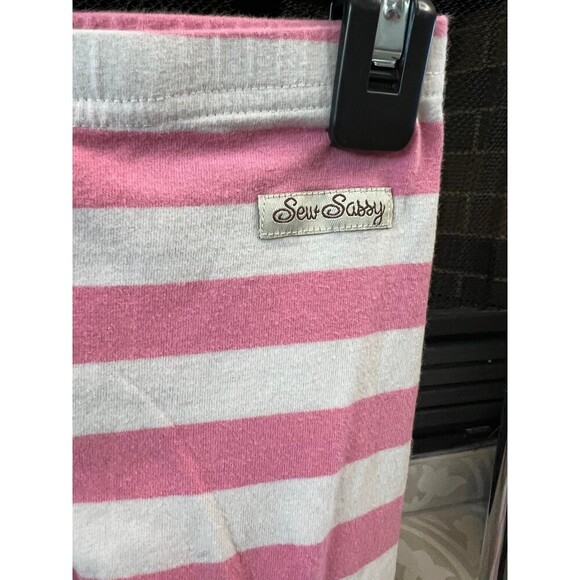 Sew Sassy Capri Ruffle Leggings - Picture 3 of 5